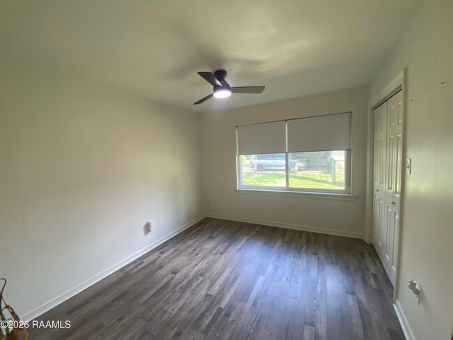 Building Photo - 9922 N Parkview Dr