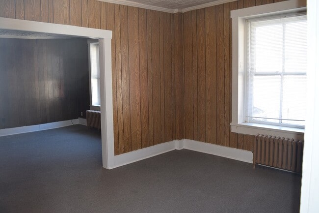 Building Photo - 136 W High St