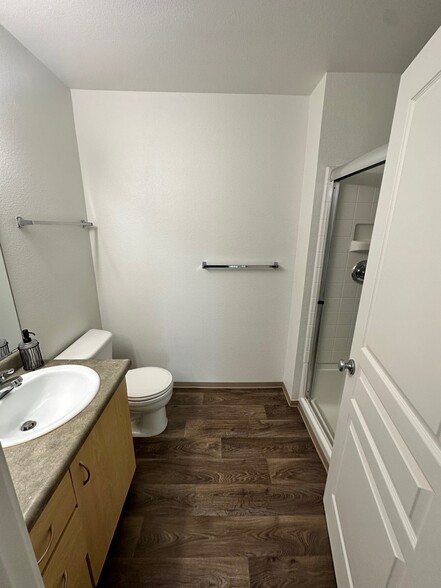 Master Bathroom - Commons at Sylvan Highlands Apartments