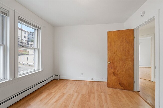 Building Photo - 46 Breed St