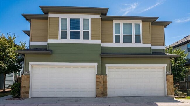 Building Photo - 1015 Vista View Dr