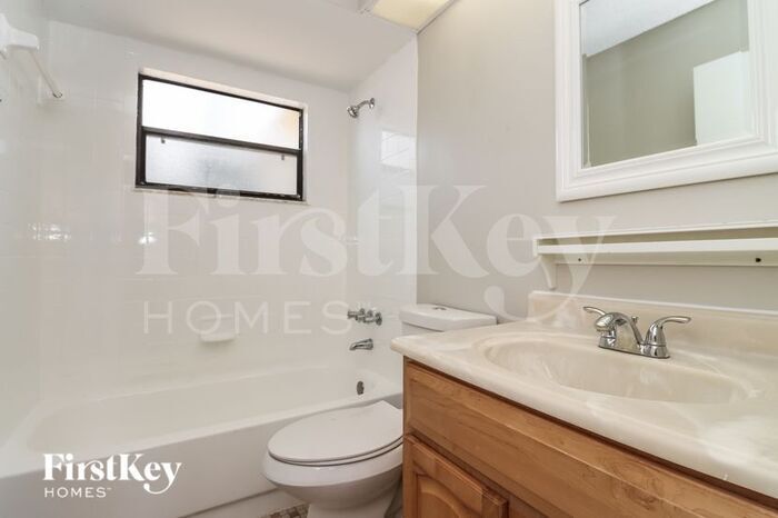 Building Photo - 1117 Jambalana Dr