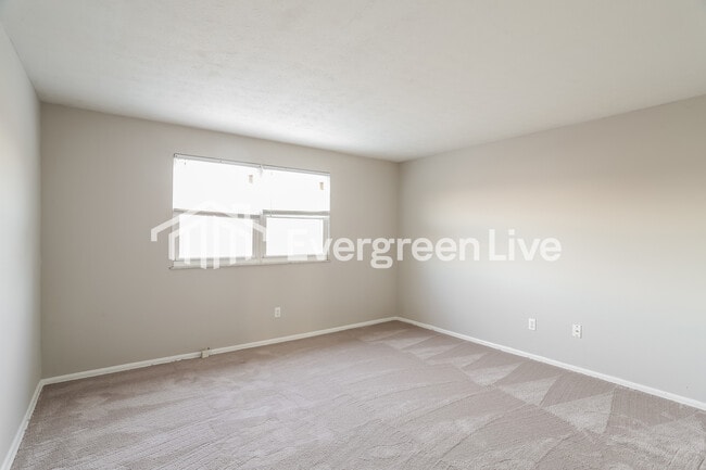 Building Photo - 3411 Quaker Rd