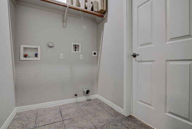 Building Photo - 1702 Singleton Ave