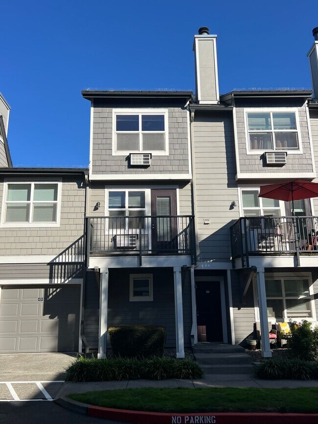 Building Photo - 714 SE Fairwinds Loop
