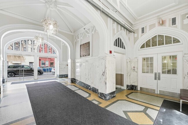 Building Photo - 501 Adams St