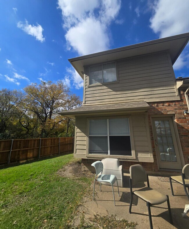 Building Photo - Remodeled Plano home with great fenced backyard