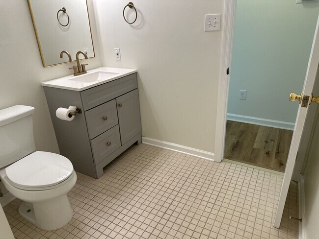 Building Photo - 112 Teal Lake Dr