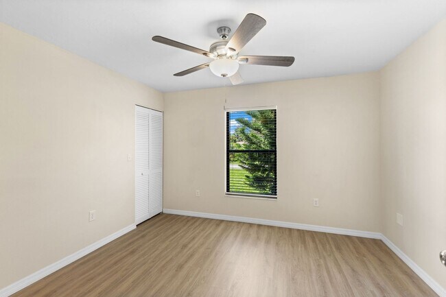 Building Photo - South Venice Annual Pool Home for Rent