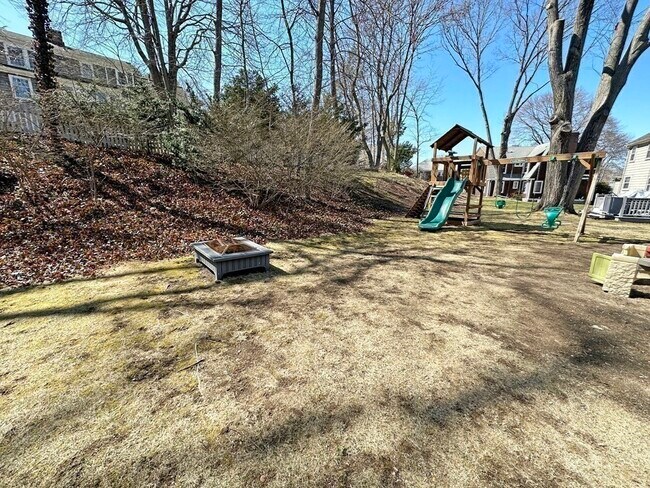 Building Photo - 99 Westchester Rd