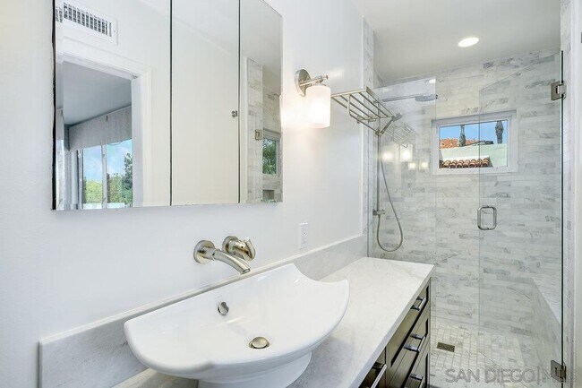 Building Photo - 4242 Middlesex Dr
