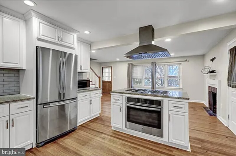 Building Photo - 212 Laurel Ave