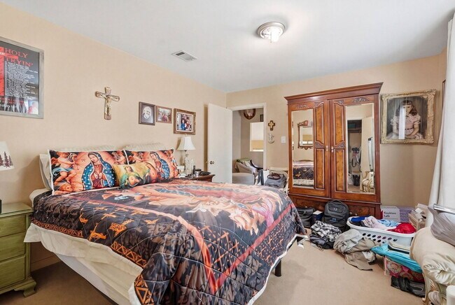 Building Photo - 10125 Valley Forge Dr