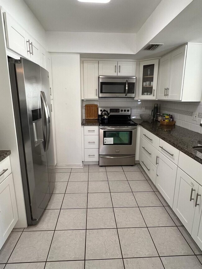 Building Photo - 3800 Galt Ocean Dr