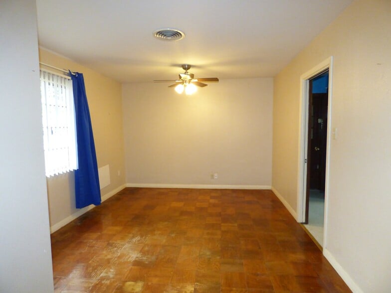 Building Photo - 2208 Monterrey Dr