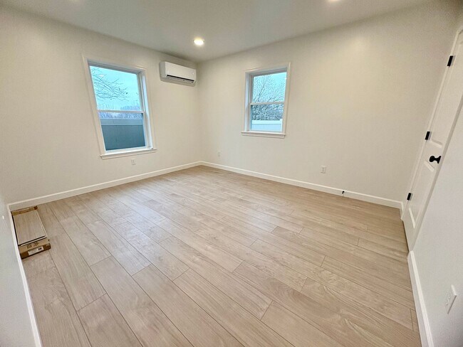 Building Photo - Newly Built 3 Bedroom 1.5 Bathroom Available in Spring Grove!