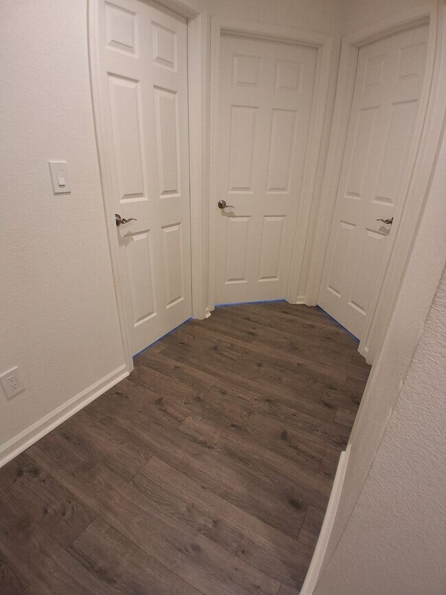 Building Photo - 3016 Lake Park Ct