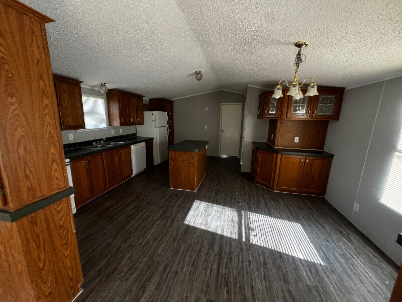 Building Photo - 141 Fox Meadow Dr