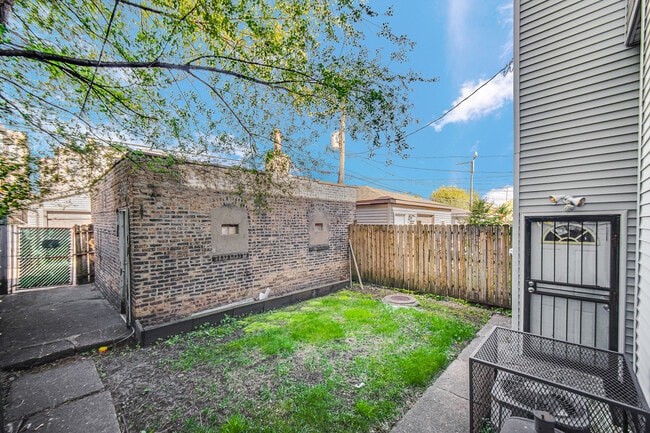 Building Photo - 6424 S Ingleside Ave