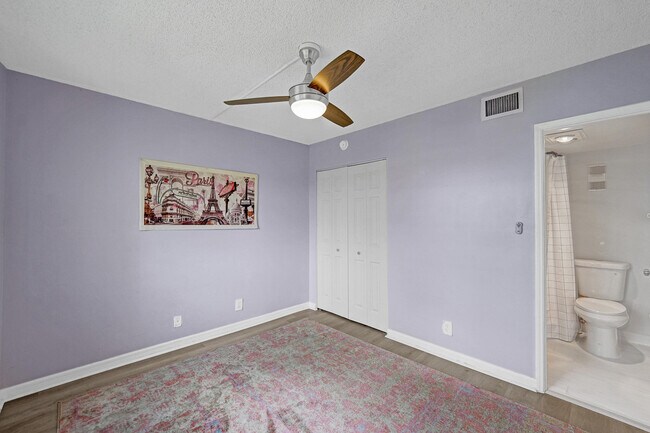 Building Photo - 9470 Poinciana Pl