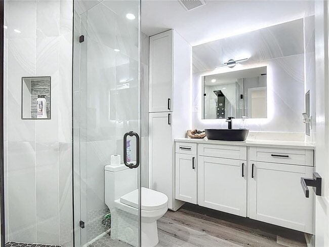 Building Photo - 620 N Barfield Dr