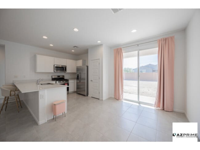 Building Photo - Modern 3/2 Avondale Home!