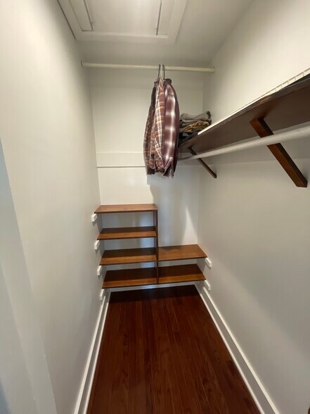 Building Photo - 129 Gordon Ter