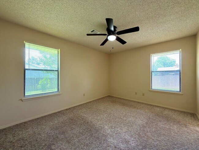 Building Photo - Gorgeous Brick Home for Rent! - 3 Bedroom, 2 Bath, 2 Car garage - 1,797 sf