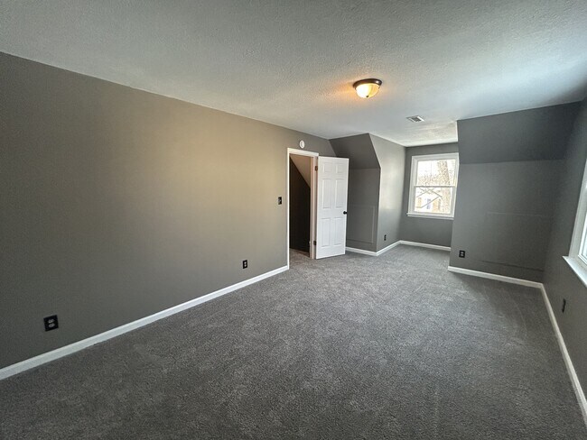 Building Photo - 3423 Minor Dr