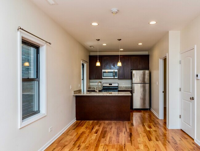 Building Photo - 1722 N Artesian Ave