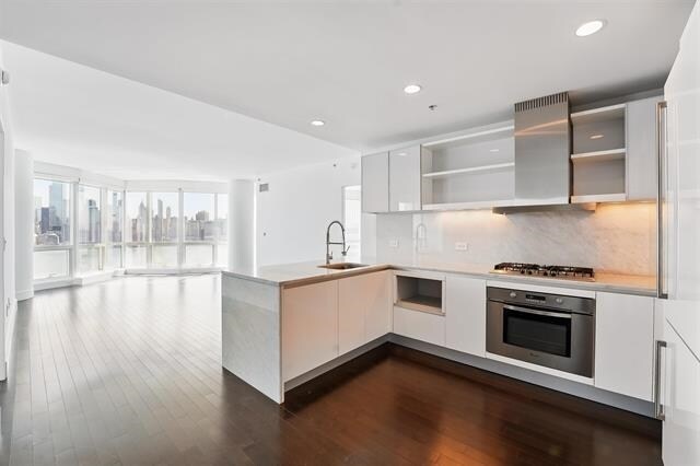 Building Photo - 77 Hudson St