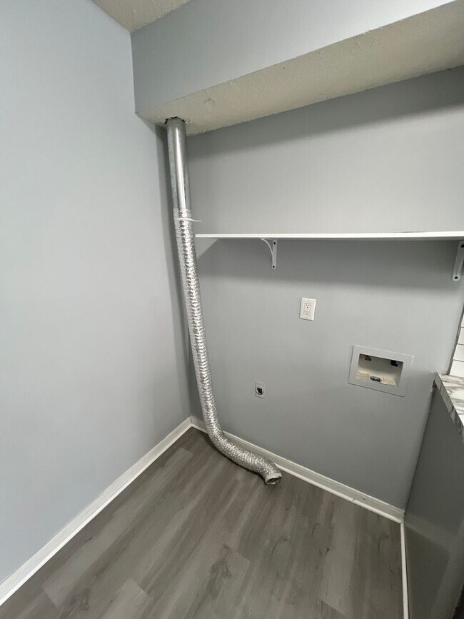 Building Photo - Parkville Living! Updated 2 Bed, 1 Bath with 1-Car Garage