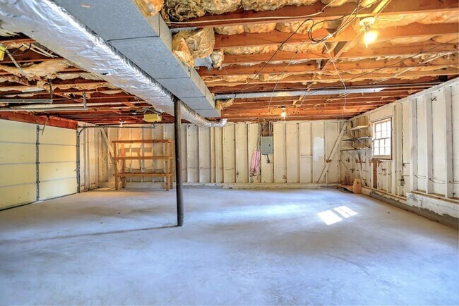 Building Photo - 2640 Tritt Ln