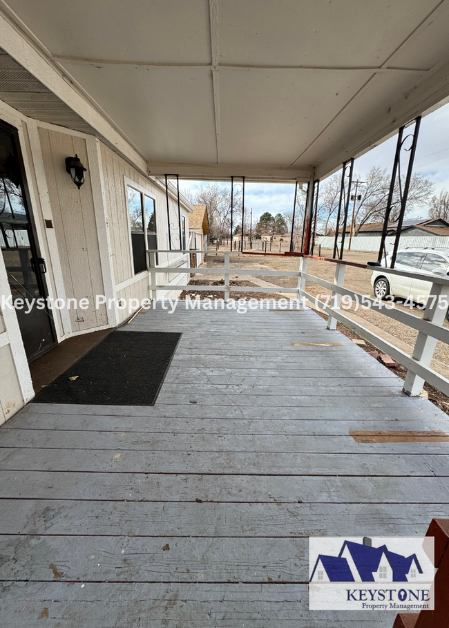 Building Photo - Country Living in a Newly Remodeled Home 3...