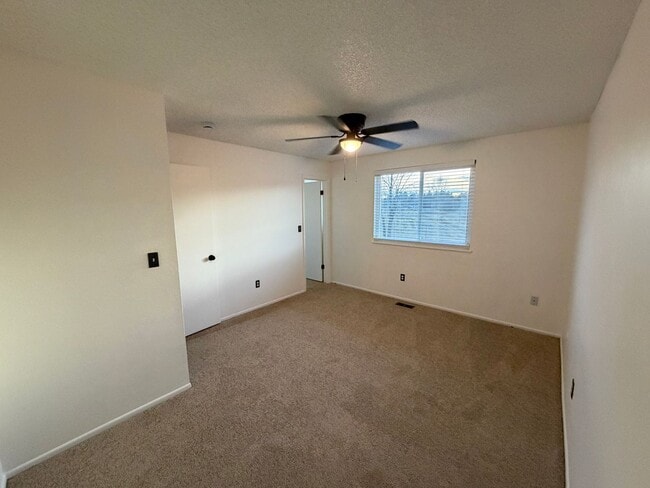 Building Photo - NEW LOW PRICE Spacious 3 Bed + Office, 2 Bath Single Family Home with a 2 Car Garage!