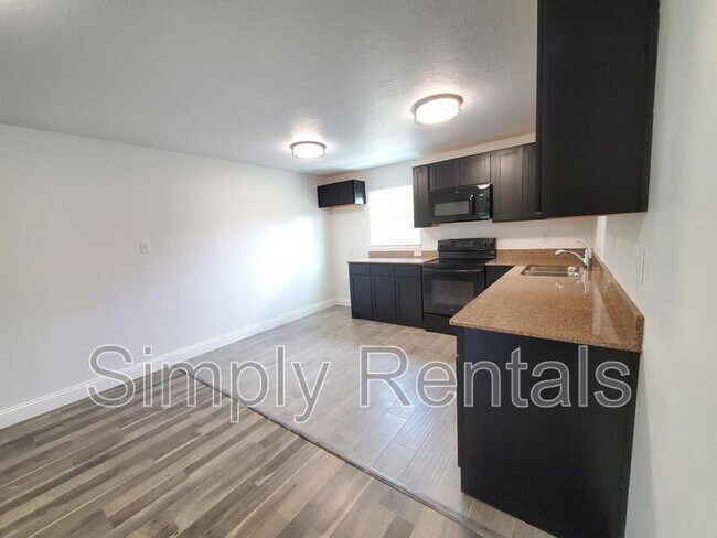 Building Photo - Wesley Street 2004