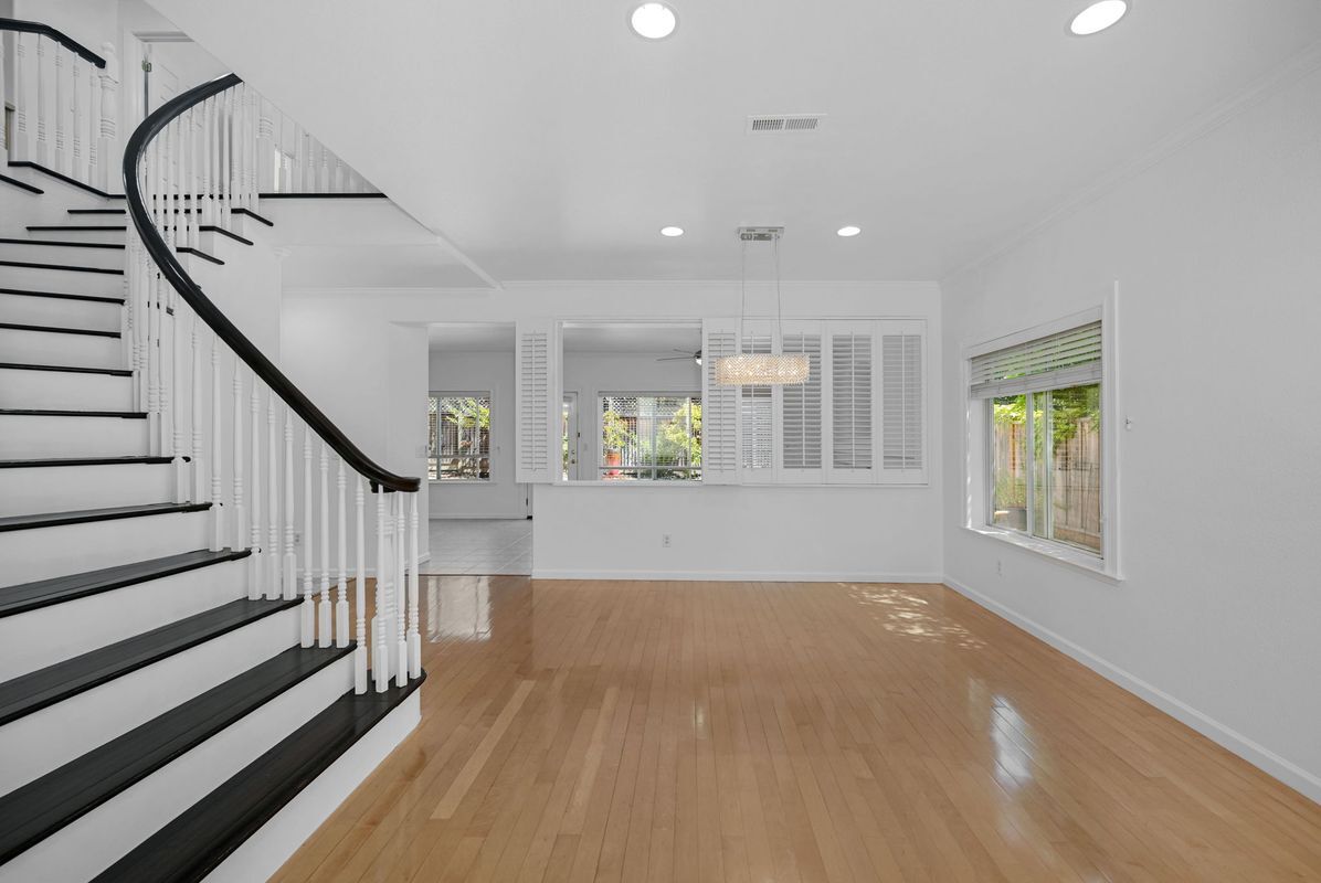 Building Photo - 166 Blackstone Dr