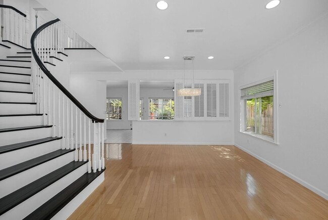 Building Photo - 166 Blackstone Dr