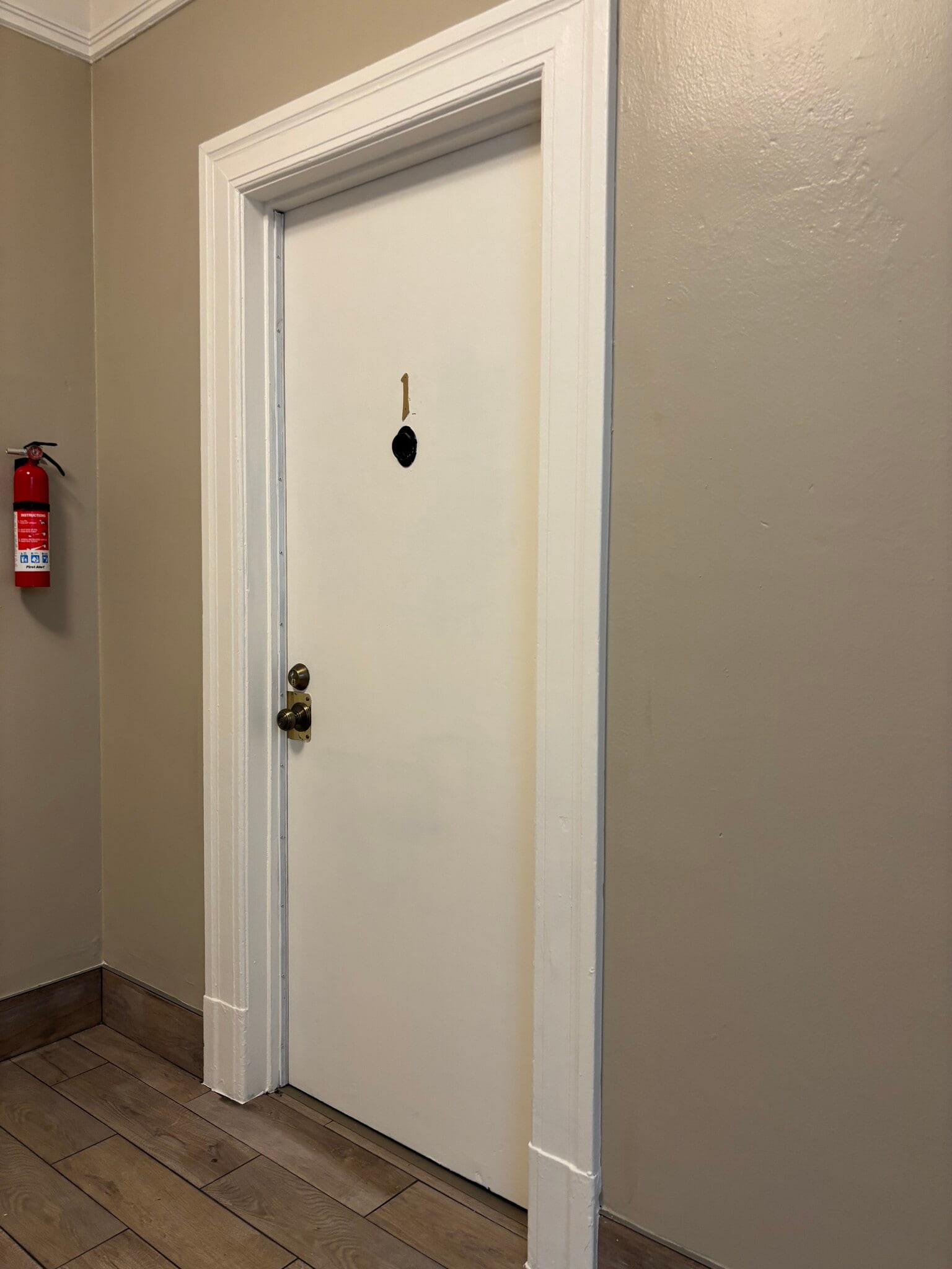 front door to apartment - 1101 Leavenworth St