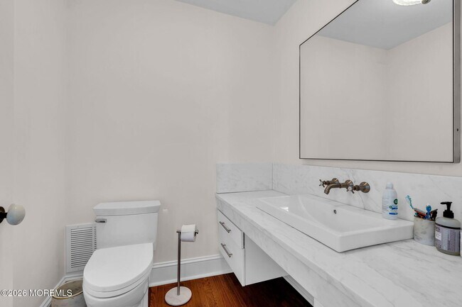 Building Photo - 62 Webb Ave