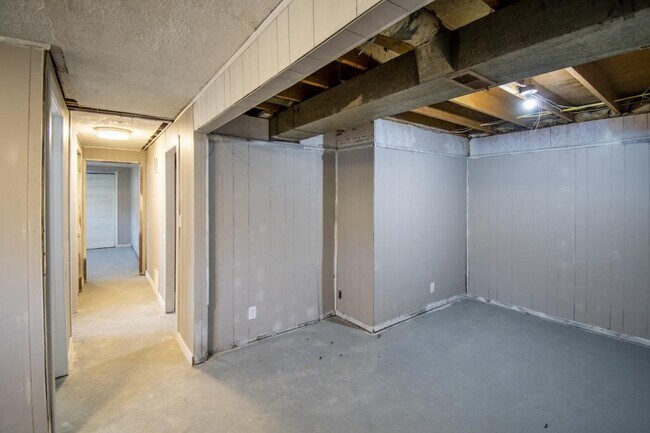 Building Photo - 2826 Bryan Ave