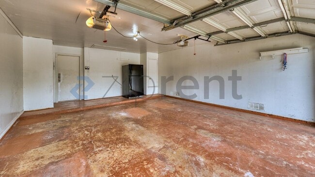 Building Photo - 4315 Lakebend W Dr