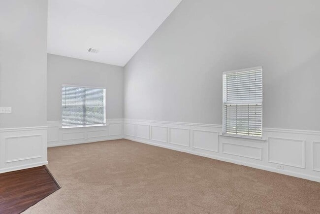 Building Photo - 1700 Chanson Pl NE