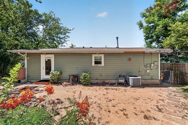 Building Photo - 200 E Skyview Rd