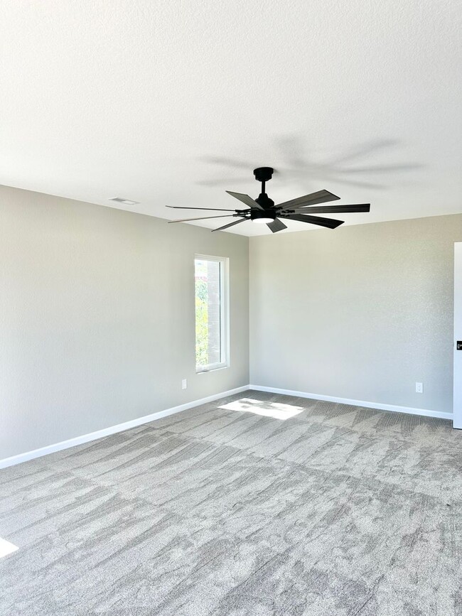 Building Photo - Move In Ready fully remodeled home for ren...