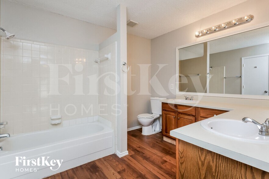 Building Photo - 2525 Butterfield Dr