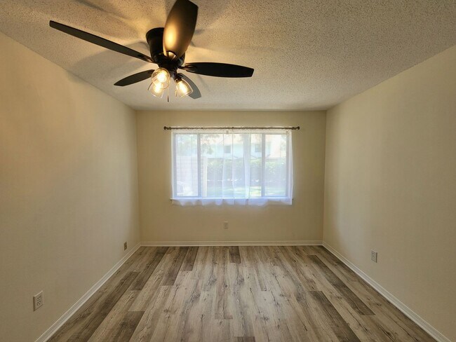 Building Photo - Gulf Shores 2/1.5 condo at Country Club Village