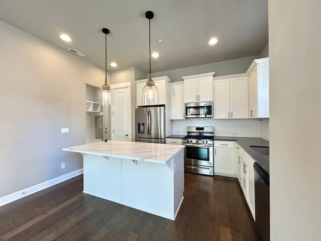 Building Photo - Luxury and Convenience Awaits in this Stunning 3 Bedroom, 2.5 Bathroom House with Abundant Parkin...