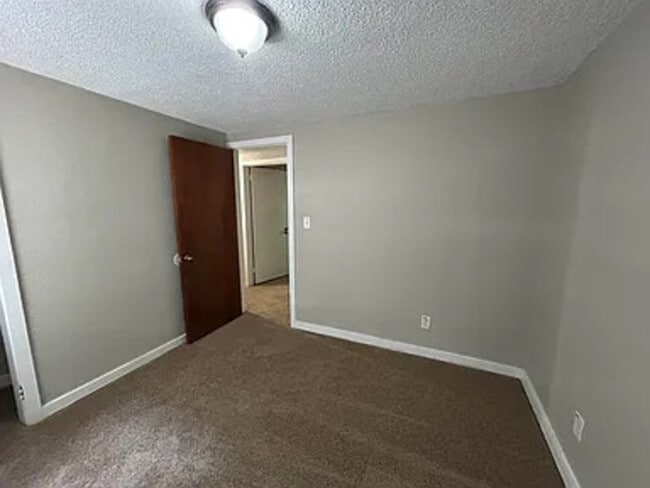 Building Photo - 4807 Center Dr