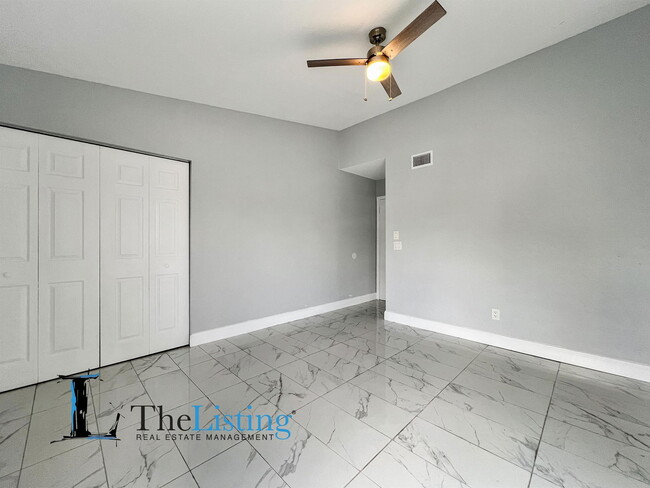 Building Photo - 2482 Lakeway Branch Dr